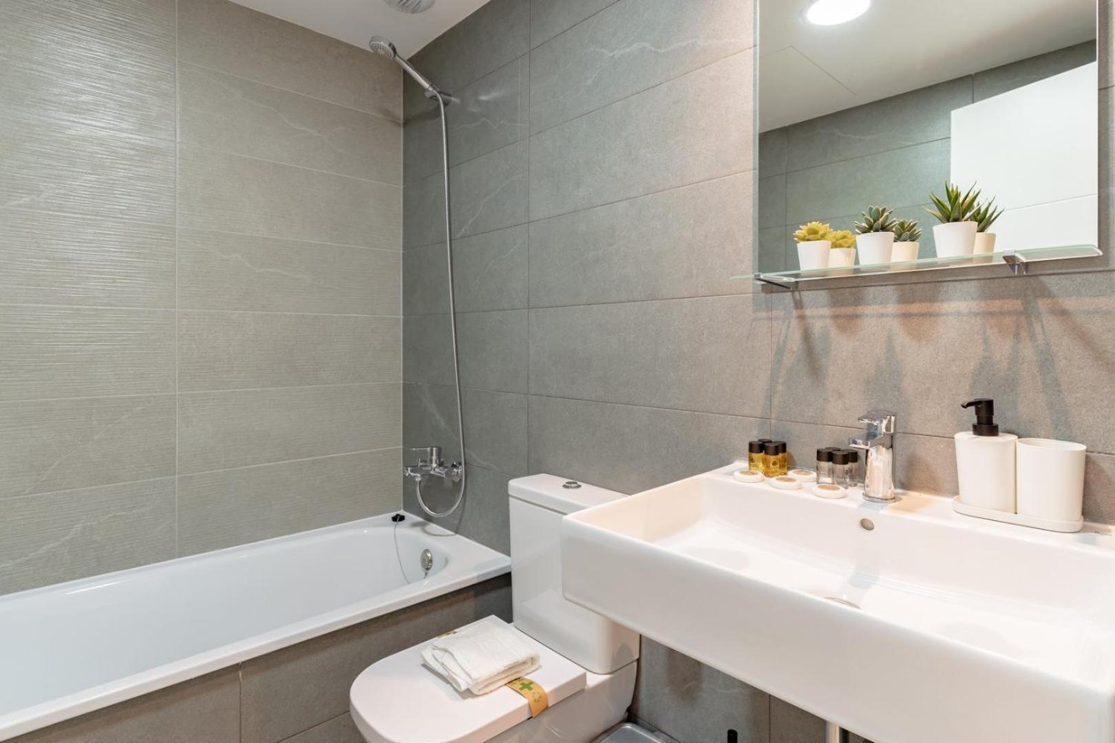 Guestready - Sunny Seaside Escape In Malaga Apartment ภายนอก รูปภาพ